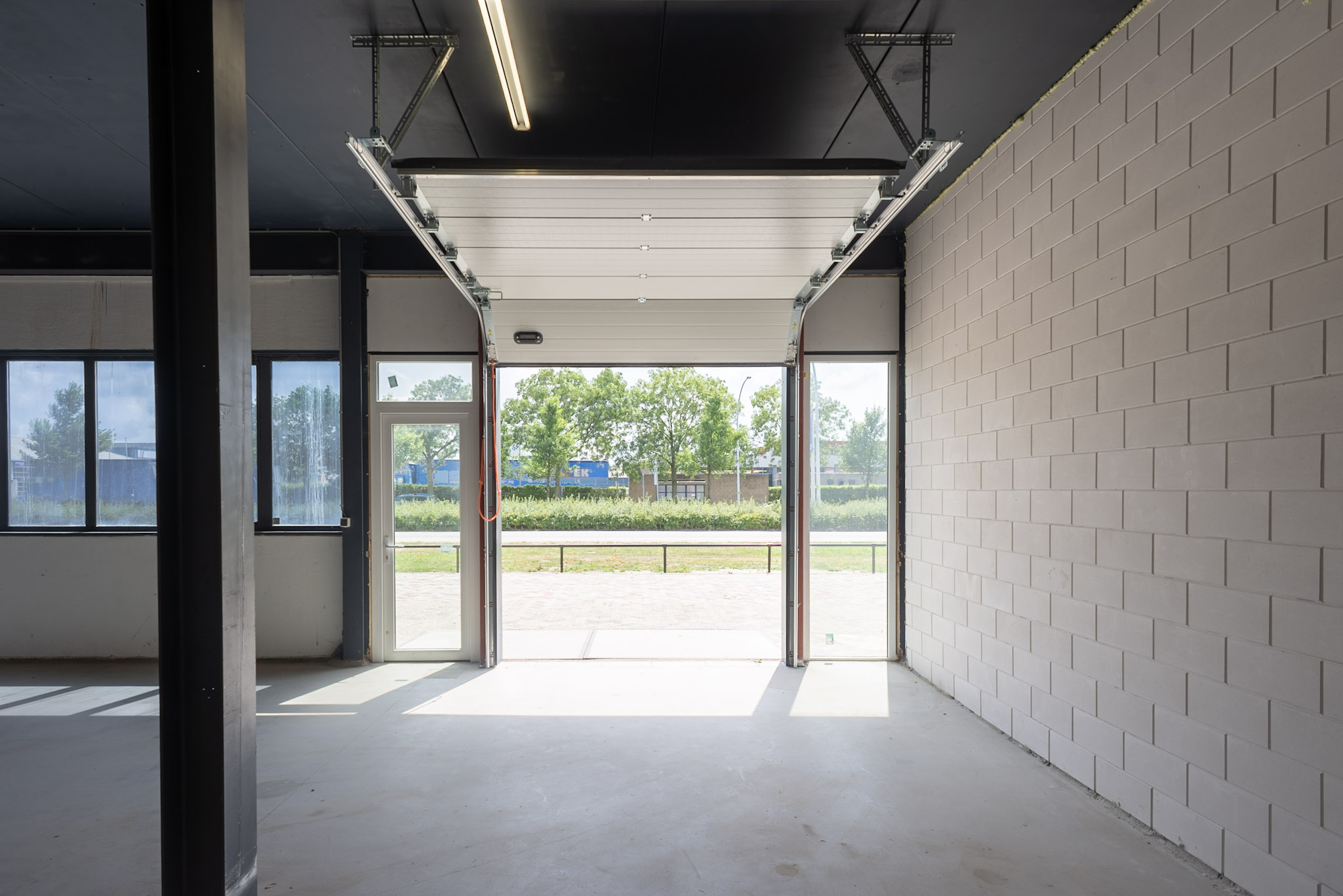 Bedrijfsruimte en opslag bij Loods 038