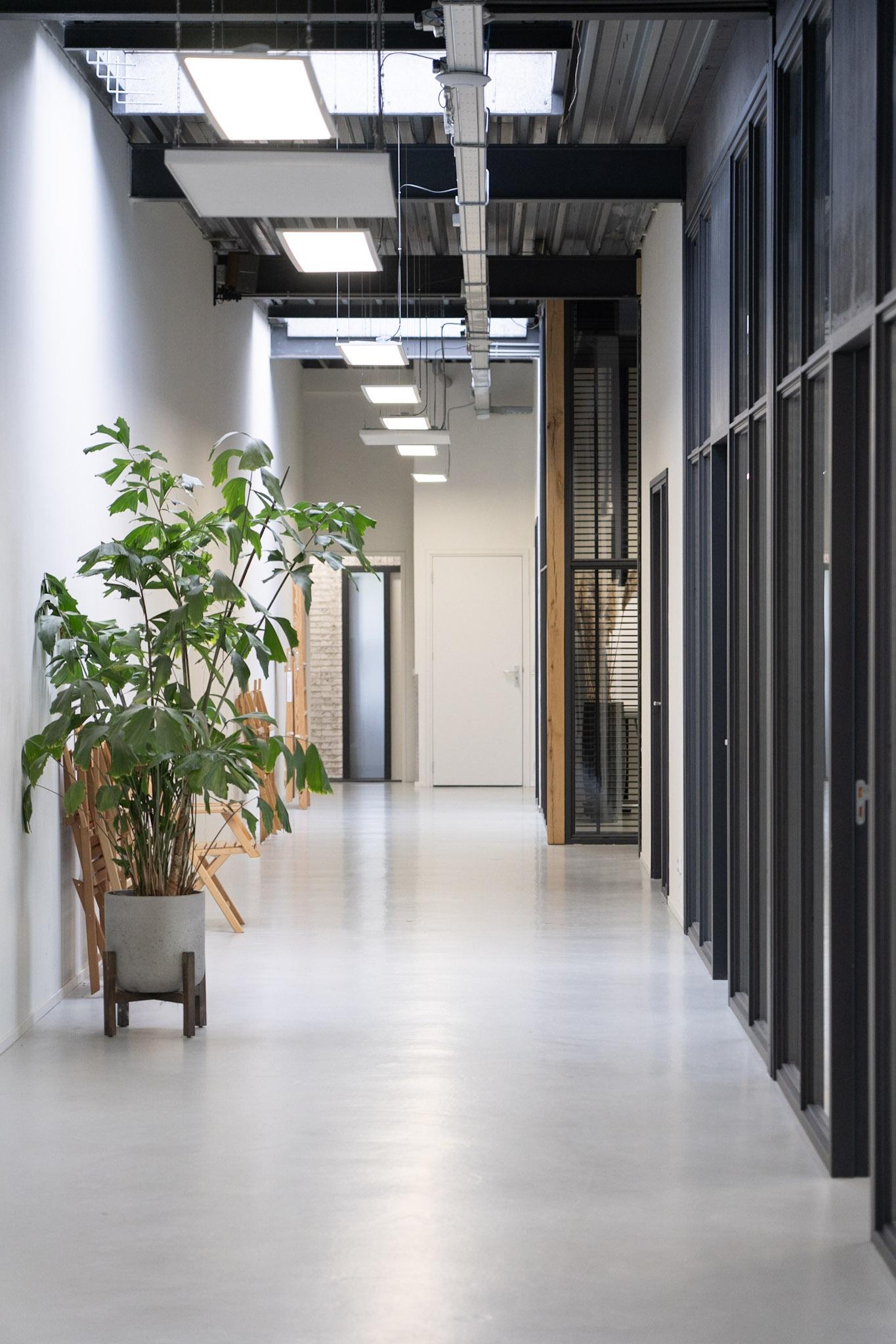 Ruime parkeergelegenheid bij Loods 038